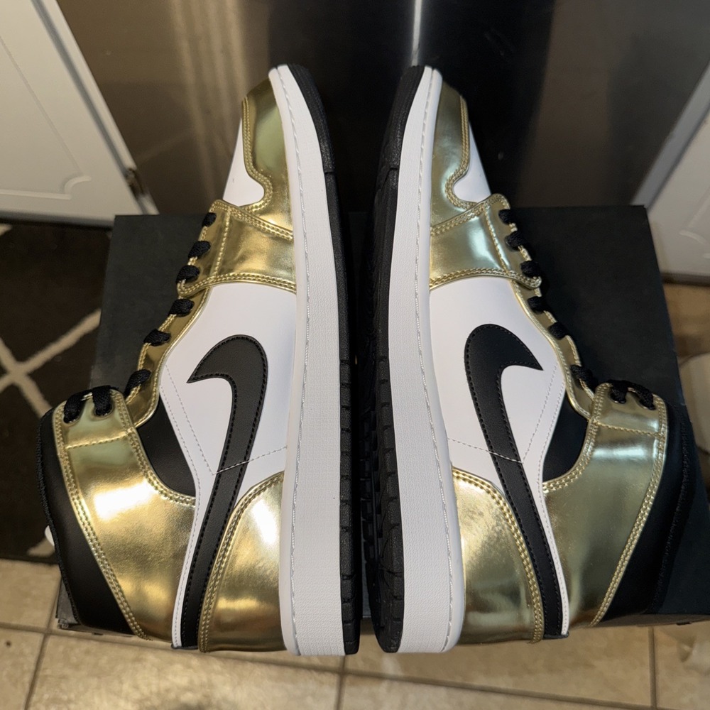 Nike Air Jordan 1 Mid SE White Metallic Gold Sz 12 DC1419 700 100% AUTHENTIC NIB - Picture 6 of 7